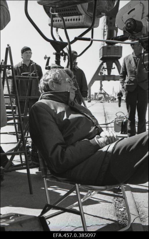 Režissöör Kaljo Kiisk stuudio "Tallinnfilm" mängufilmi "Punane viiul" võtetel.