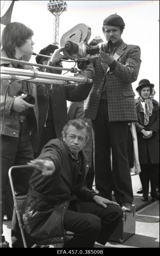 Režissöör Kaljo Kiisk stuudio "Tallinnfilm" mängufilmi "Punane viiul" võtetel.