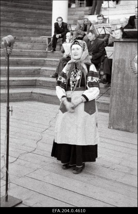 Rahvaloomingu õhtu Võrus. Esineb leelotaja Anne Vabarna.