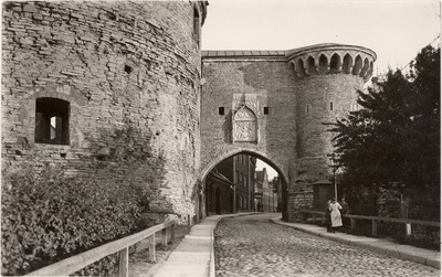 All-city. Big Coast Gate viewed by the sea at the end of the 1920s /?/  duplicate photo