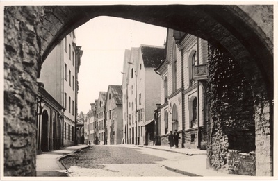 Long street view from n through the Great Beach Gate towards the Three sisters  duplicate photo