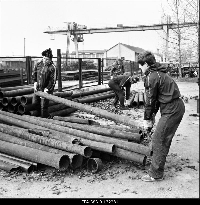 Kommunistlik laupäevak Kadrina Põllumajanduse Tootmiskoondises.