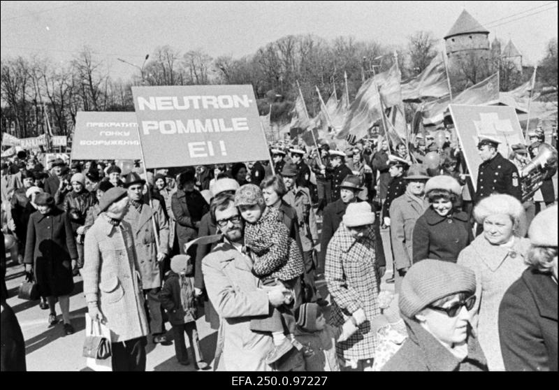 Tallinna töötajad 1. mai demonstratsioonil.