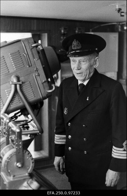 Reisilaev „Tallinn“ kaptenil Karl-Osvald Leemetil on seljataga poolesaja-aastane meremehetee.  similar photo