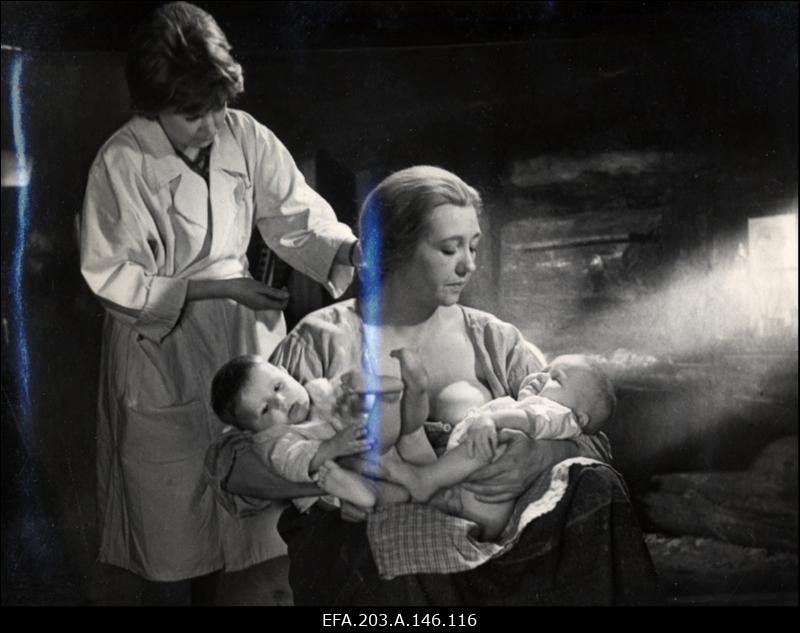 Filmistuudio Tallinnfilm mängufilmi Põrgupõhja uus Vanapagan filmimine. Esiplaanil näitleja Astrid Lepa Juula osas.