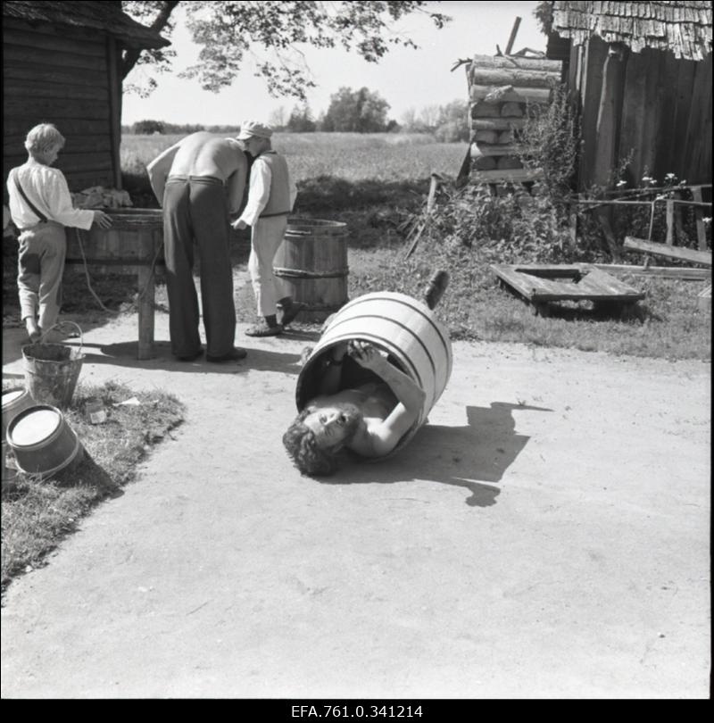 Stuudio "Tallinnfilm" muusikaline lastefilm "Nukitsamees". Filmivõtete vaheajal.