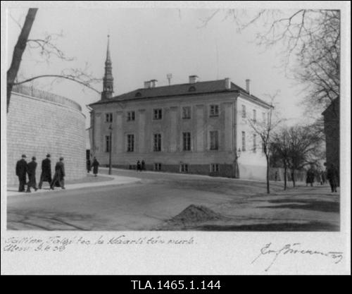 Falgi tee ja Kaarli tänava nurk. Kaarli koguduse maja, kinnistu nr 65.