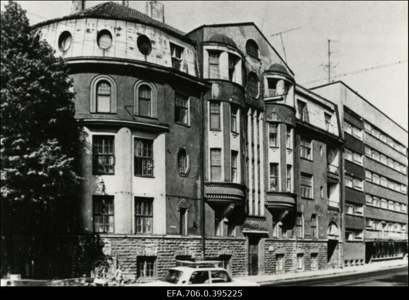 Elamu Gogoli (Raua) tänaval. Arhitekt Karl Burman, ehitatud 1913 aastal.
