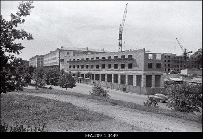 Vaade ehitusplatsile Riia tänaval.  similar photo