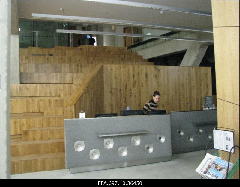 Tartu Ülikooli Narva kolledžihoone. Sisevaade.