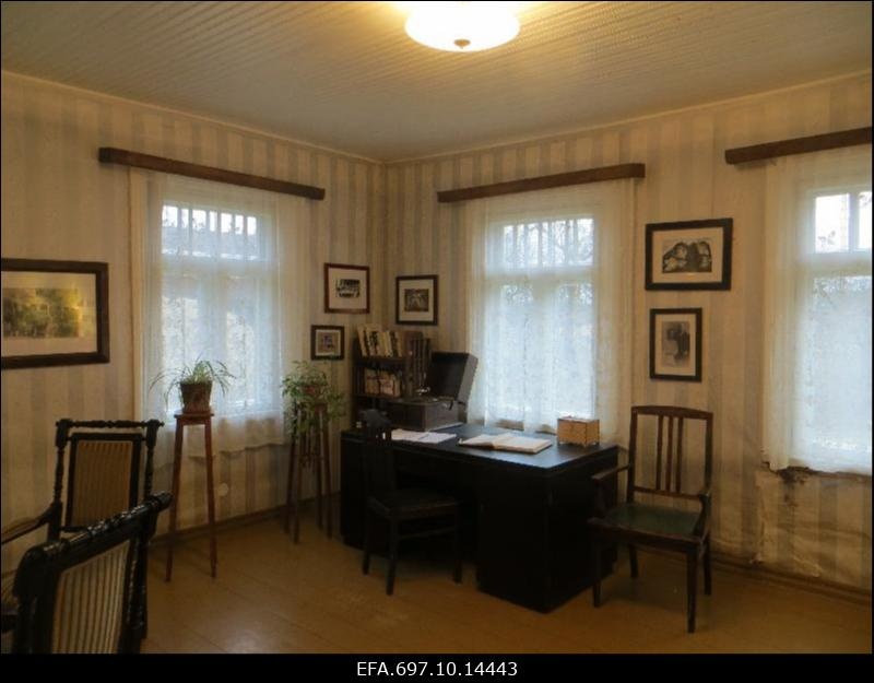 Kirjanik A.H. Tammsaare sünnikodus tegutsev muuseum. Kirjaniku venna Augusti ehitatud elumajas asuv väljapanek.