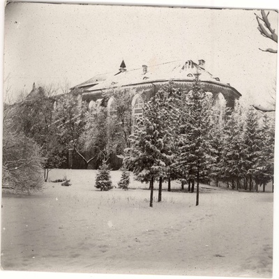 Castle tn 25. End. The library of the University of Tartu in the choir room of the Toomkirik. View from SO in winter.  similar photo