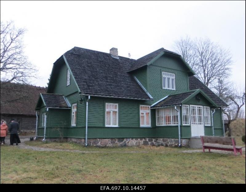 A.H.Tammsaare sünnitalus tegutsev muuseum Tammsaare väljamäel. Kirjaniku vennale Augustile kuulunud elamu.