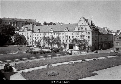 Harju ja Niguliste tänava vaheline haljasala.  similar photo