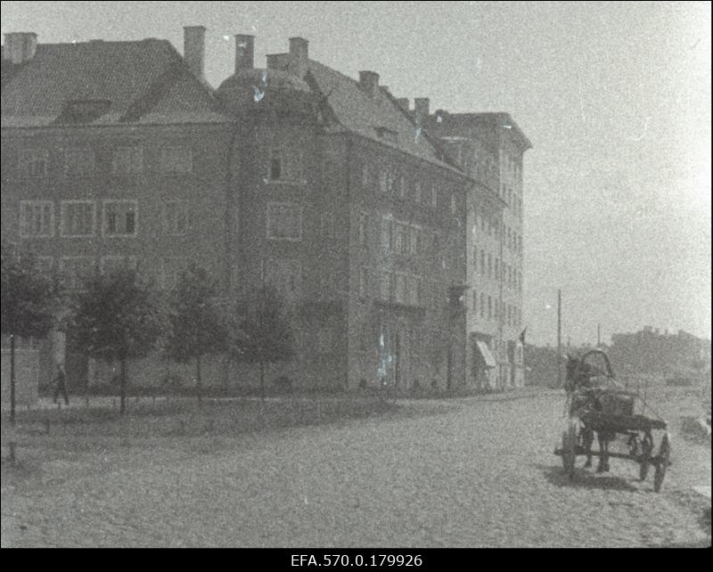 Hooned Kreutzwaldi tänaval.