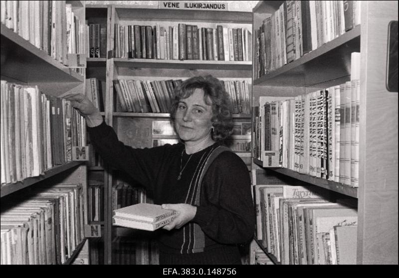 Eesti NSV teeneline kultuuritegelane, Rakke raamatukoguhoidja Aime Kinnep.