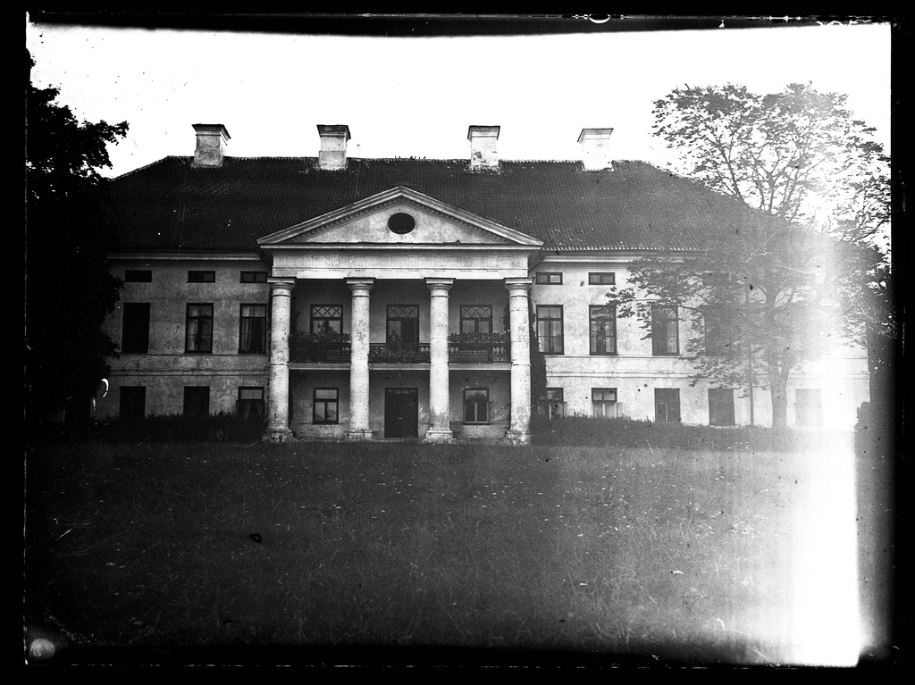 Lihula Manor. Main building (made in 1824). Façade