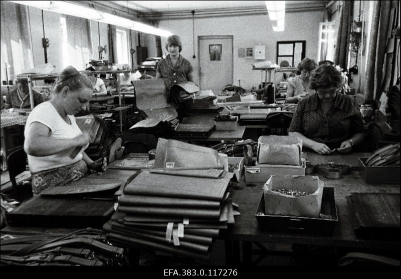 Nahkgalanteriikombinaadi "Linda" Tapa tsehhi sisevaade.