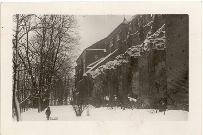 N-page view of the ruins of the Toom Church from W  duplicate photo