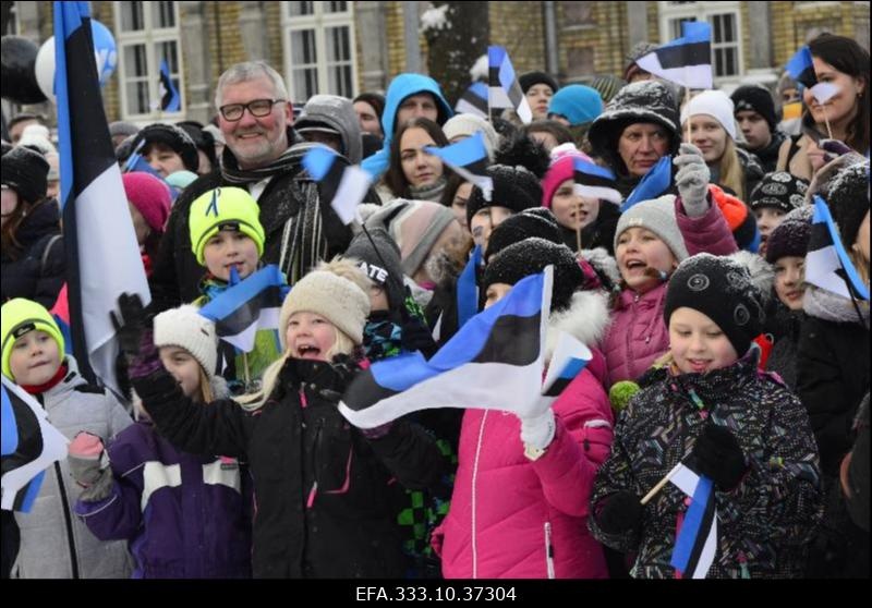Päästekomitee mälestussamba avamine Pärnus Kuninga tänaval.