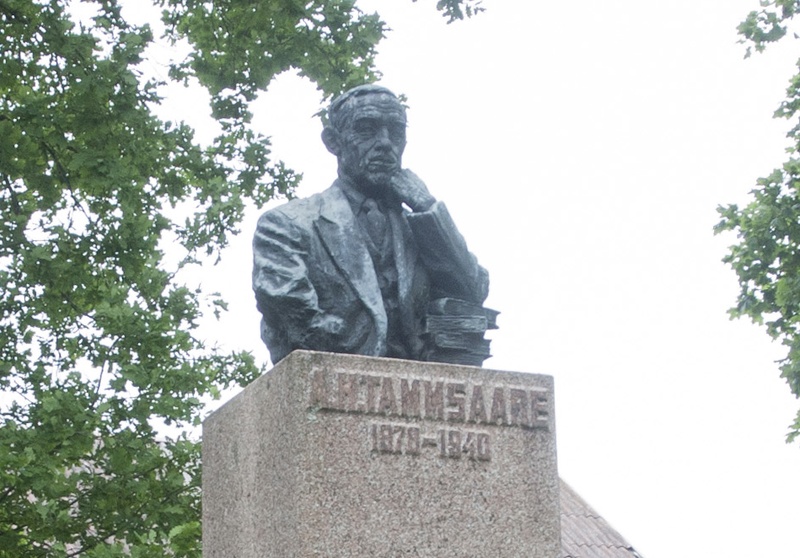A.H. Tammsaare büst Paide koduloomuuseumi filiaalis A.H. Tammsaare memoriaalmuuseumis Vargamäel. rephoto