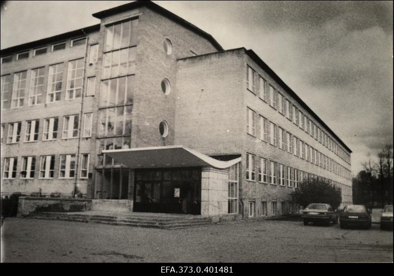 Vaade Tartu Tamme Gümnaasiumi hoonele.