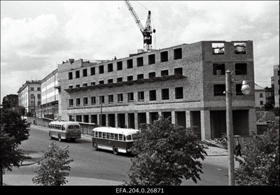 Tartu linna suurima, 60 korteriga elumaja ehitamine Riia tänaval.  similar photo