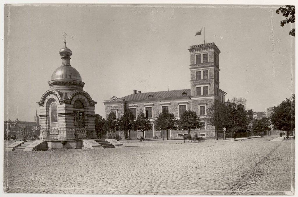 Russian market, current Viru Square. Russian cable in the middle of the square. In the back of the fire department. View from the east