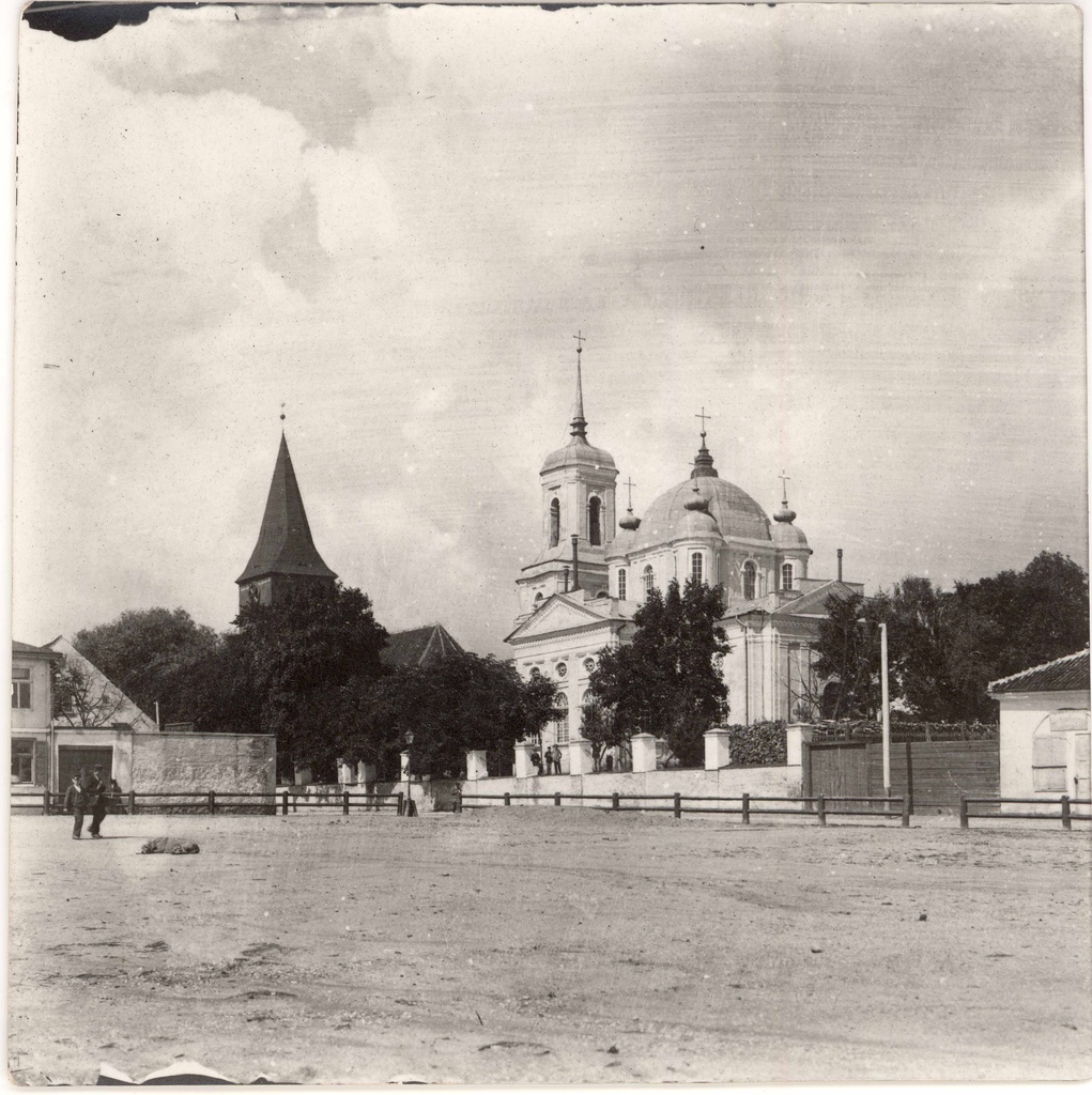 Bedroom tn 1. View of the church of the ap. righteousness of Uspensk (Mary of Heaven) from the Police Square O. Background Jaan Church.