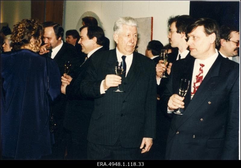 Valimisliidu "Koonderakond ja Maarahva Ühendus" juhatuse vastuvõtt Riigikogu VIII koosseisu valimiste võidu puhul Tallinna Kunstihoones. Külalised.