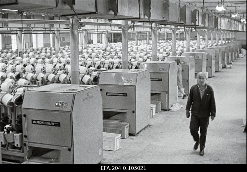 Tšehhoslovakkiast saadud kerimisautomaadid puuvillakombinaadi "Kreenholmi Manufaktuur" vanas ketrusvabrikus.