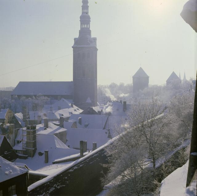 Tallinn. Talvine vanalinn. Vaade Toompealt.
