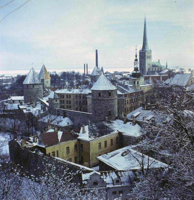 Tallinn. Talvine vanalinn. Vaade Toompealt.
