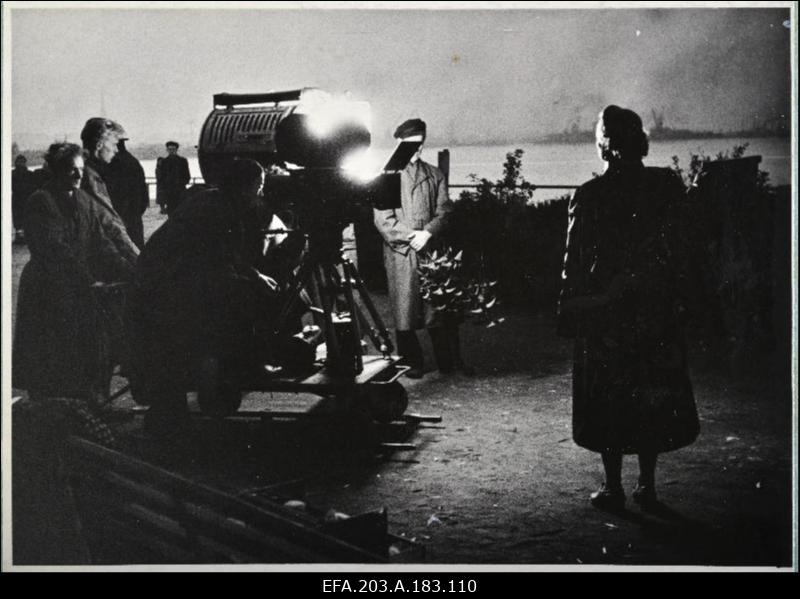 Filmistuudio Tallinnfilm mängufilmi Jahid merel võtete ajal.