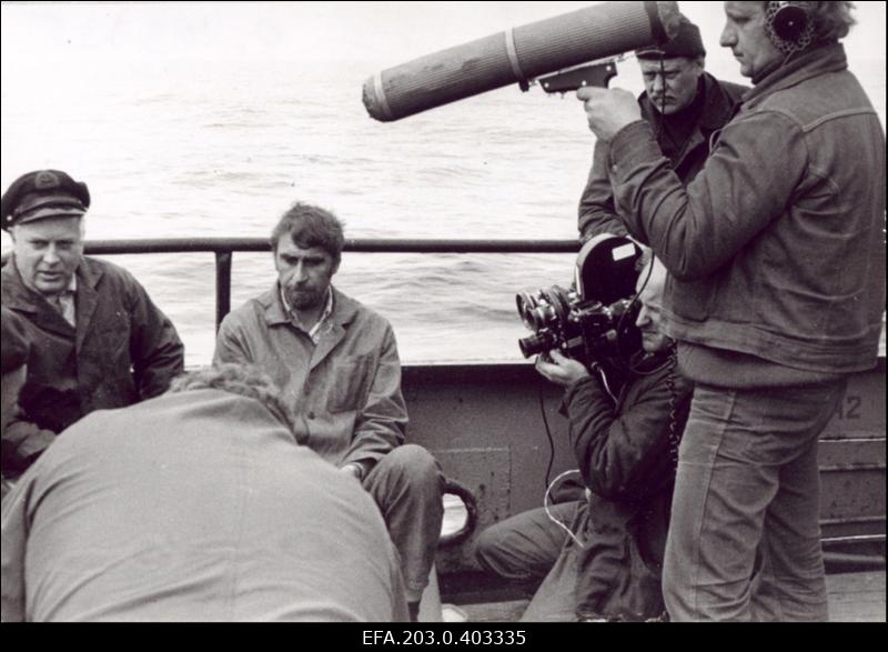 Tallinnfilmi operaator Mihkel Ratas, helioperaator Henn Eller ja Režissöör Toivo Kuzmin võtetel.