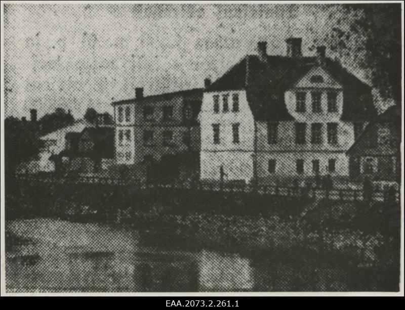 Hugo Treffneri Eragümnaasiumi hoone Emajõe kaldal (Hobuse ja Kalda tänava nurgal) Tartus 1923. a. Foto 1923. a. trükisest.