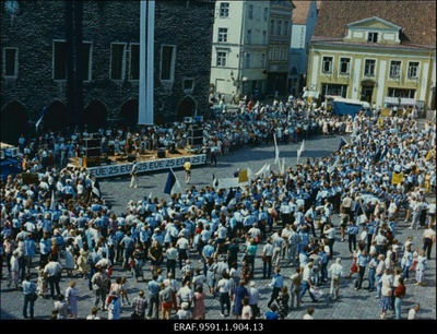 Eesti Üliõpilaste Ehitusmaleva 1988. aasta (25. aastapäeva) hooaja avamise üritus Raekoja platsil  similar photo