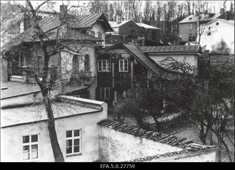 Hooned Gustav Adolfi tänaval, mis lähevad lammutamisele instituutide hoone ehitamise tõttu.