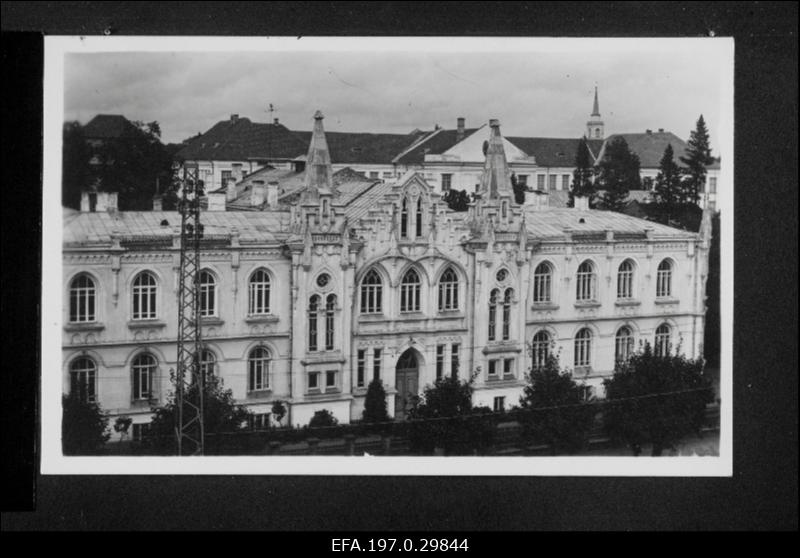 Gümnaasium Riia tänav 111.