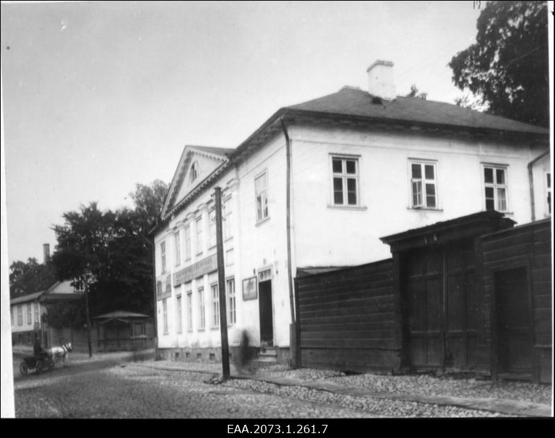 Maja Tartus Vallikraavi tänavas