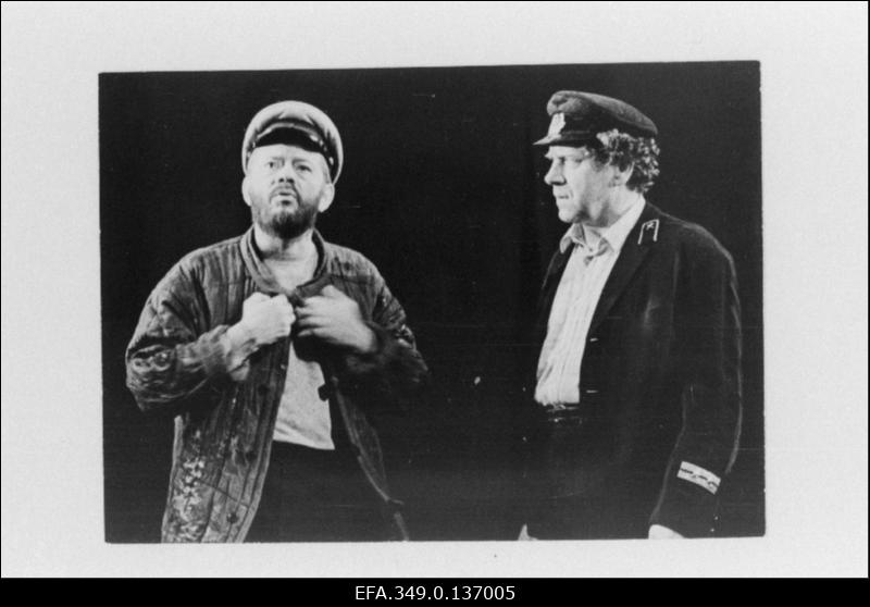 Stseen T. Ajtmatovi näidendist "Ja sajandist on pikem päev" Viljandi Draamateatris "Ugala". Jedigei Zankeldin- Kalju Komissarov ja Edilbaj- Peeter Jürgens.