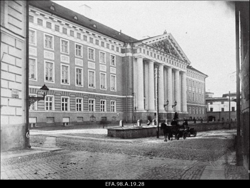 Tartu Ülikooli peahoone.