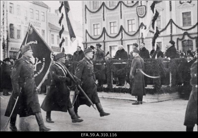 Kuperjanovi Partisanide Pataljon. Riigitegelasi, kõrgemaid sõjaväelasi, ohvitsere.