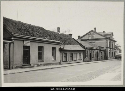 Hooned Tartus Julius Kuperjanovi tänavas  duplicate photo