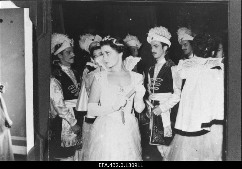 RAT "Estonia" baleriin Asta Ots (esiplaanil).