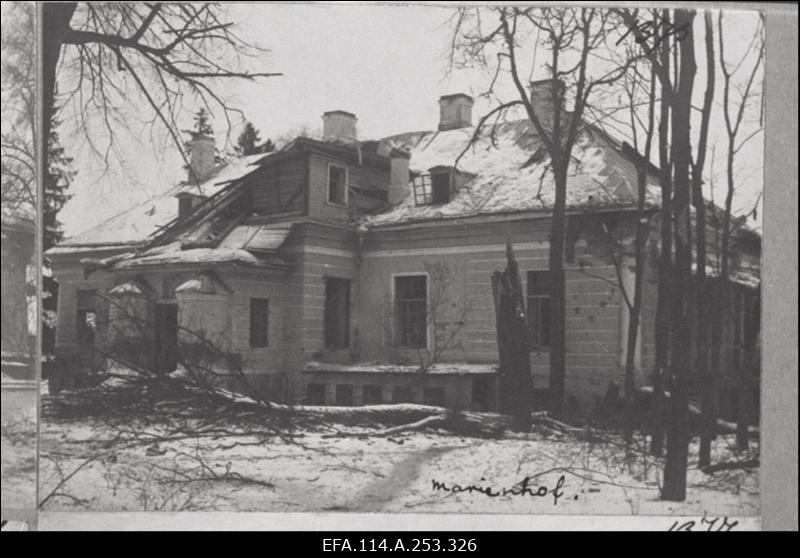 Vabadussõda. Lahingute käigus tabamuse saanud Marienhofi mõisa hoone Luuga (Lauga) jõe ääres.