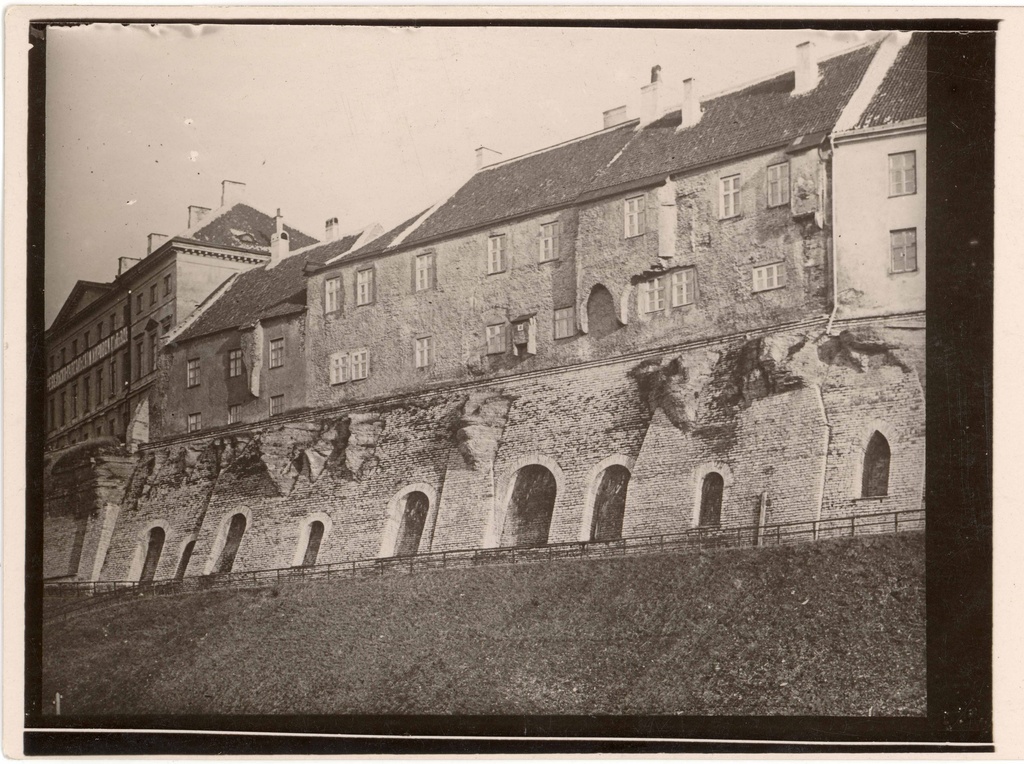 Toompea's north-west generation. On the left of the Stenbock house