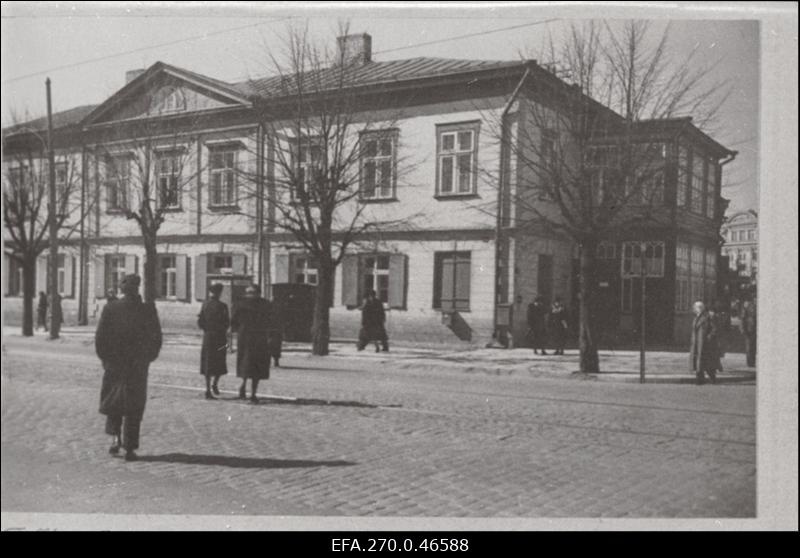 Uus-Sadama tänava nurk, Narva maantee 61.