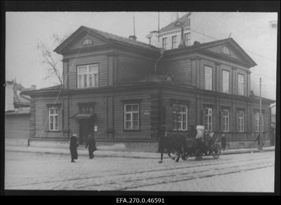 Narva maantee ja Kreutzwaldi tänava nurk.  duplicate photo