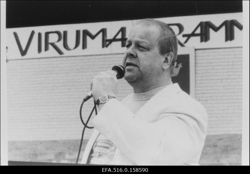 Virumaa Rammumees ´94 võistlustel Vallimäel esineb Mati Nuude.